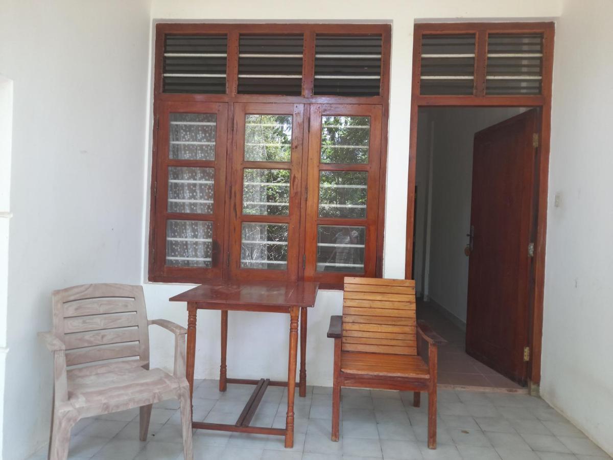 Hotel Santis Hikkaduwa Exterior photo